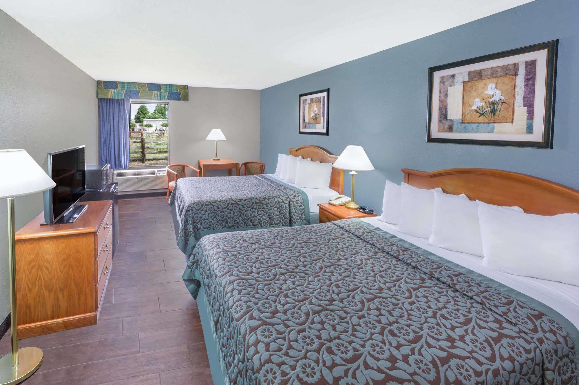 Days Inn By Wyndham Galliano La Екстериор снимка